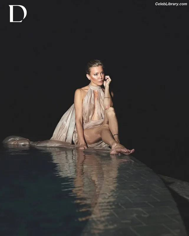 Katie Cassidy photo 12 of 250