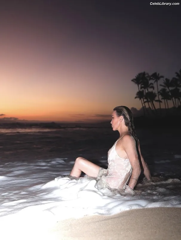 Katie Cassidy photo 8 of 250