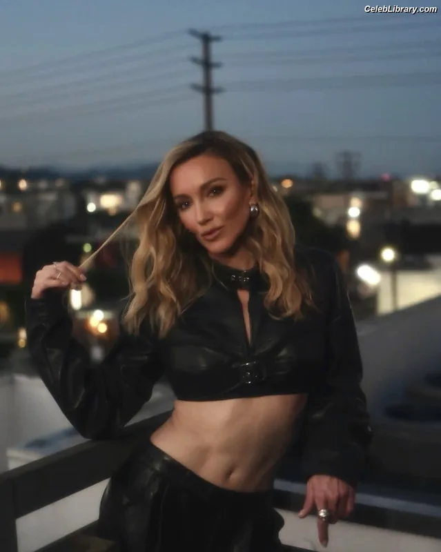 Katie Cassidy photo 4 of 250