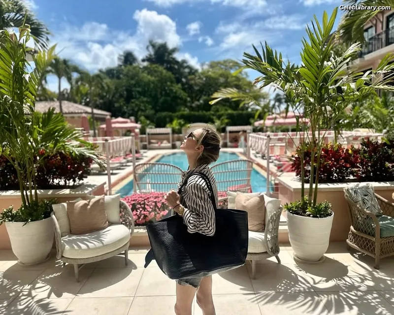 Katie Cassidy photo 24 of 250