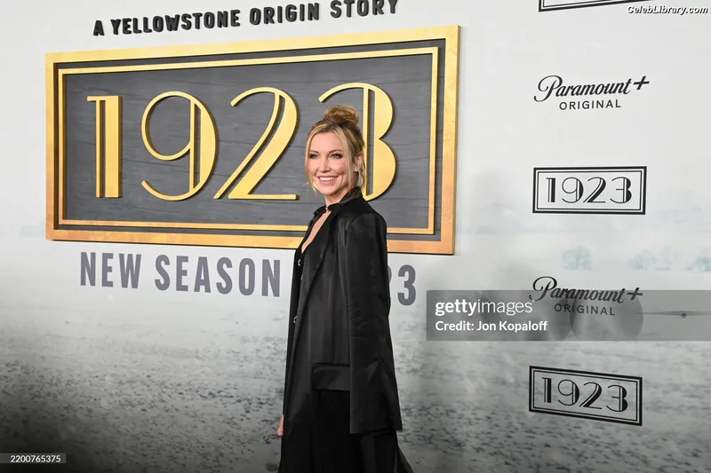 Katie Cassidy photo 23 of 250