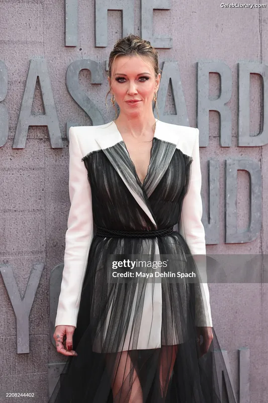 Katie Cassidy photo 11 of 250