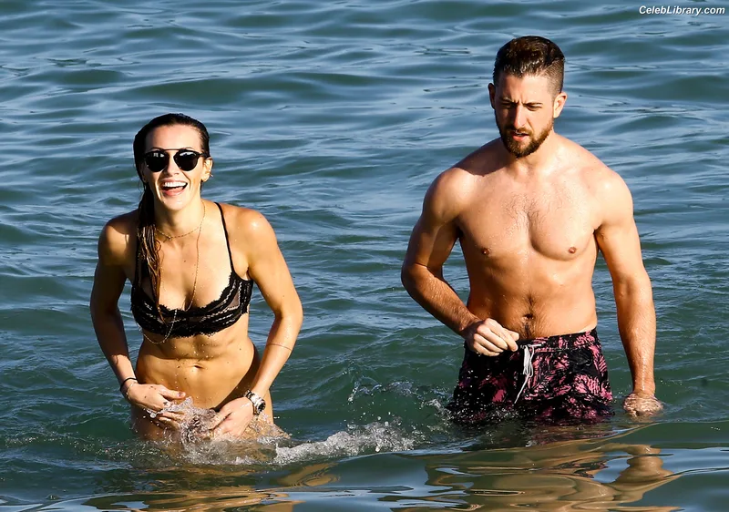 Katie Cassidy photo 12 of 250
