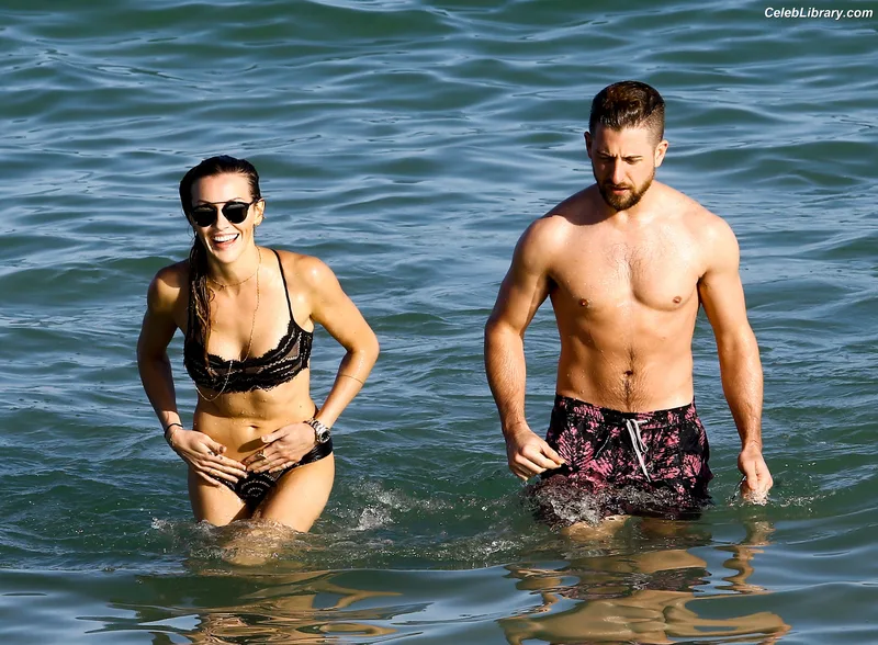 Katie Cassidy photo 5 of 250
