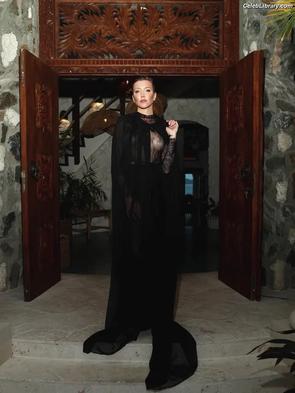 Katie Cassidy photo 13 of 250