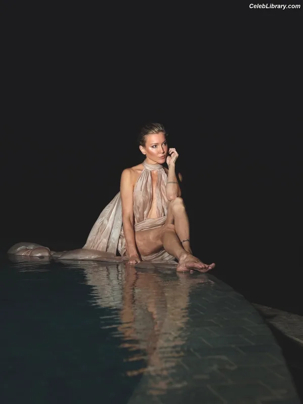 Katie Cassidy photo 12 of 250