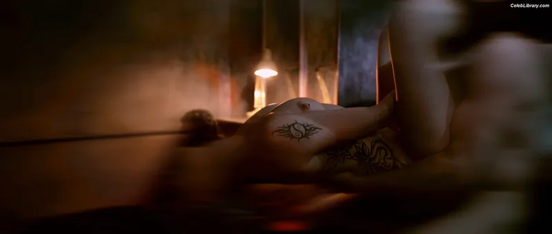 Katie Cassidy photo 14 of 250