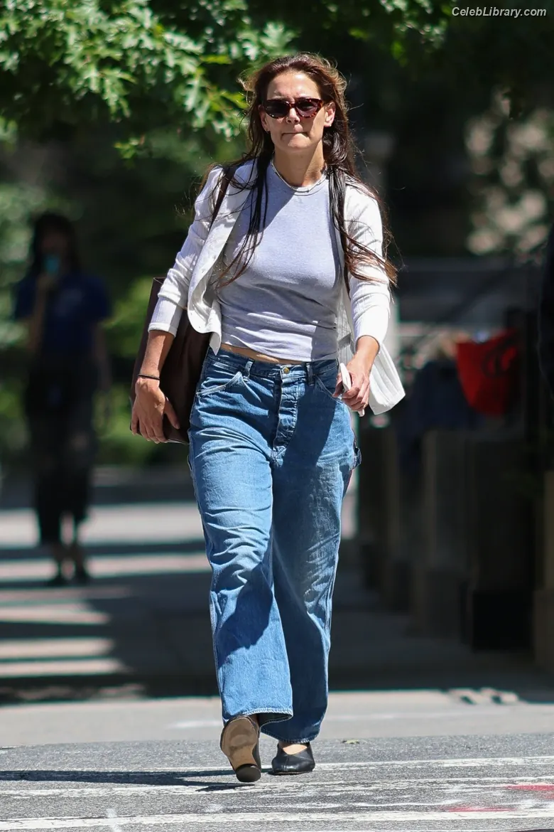 Katie Holmes photo 2 of 149