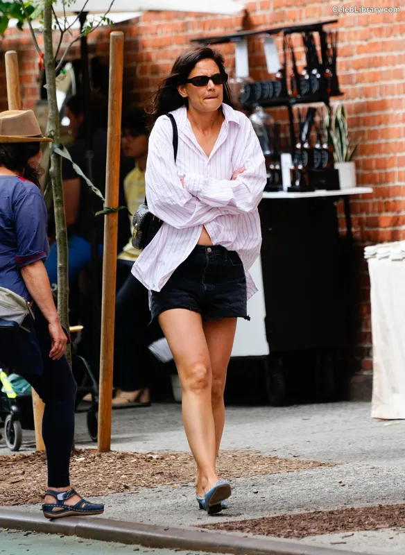 Katie Holmes photo 4 of 149
