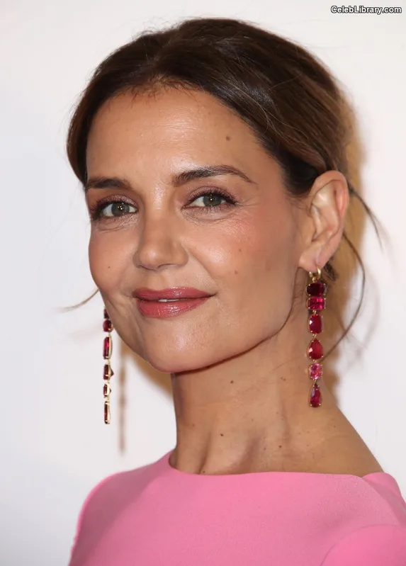 Katie Holmes photo 13 of 149