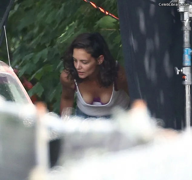 Katie Holmes photo 17 of 149
