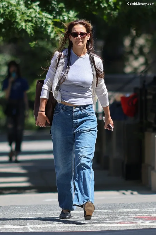 Katie Holmes photo 14 of 149