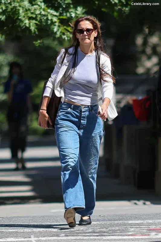 Katie Holmes photo 19 of 149