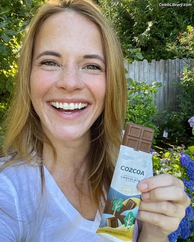 Katie Leclerc photo 8 of 13