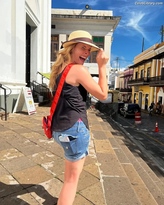 Katie Leclerc photo 9 of 13