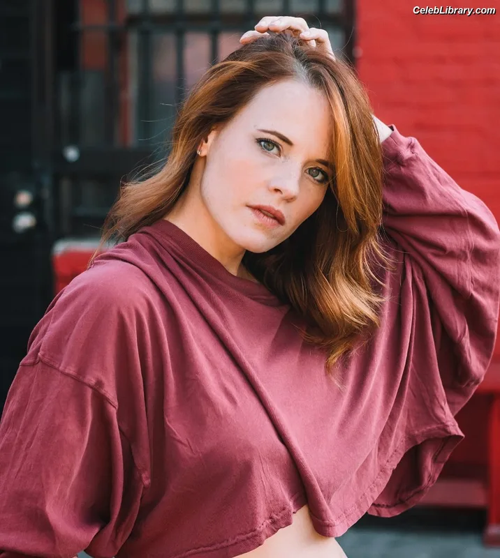 Katie Leclerc photo 4 of 13