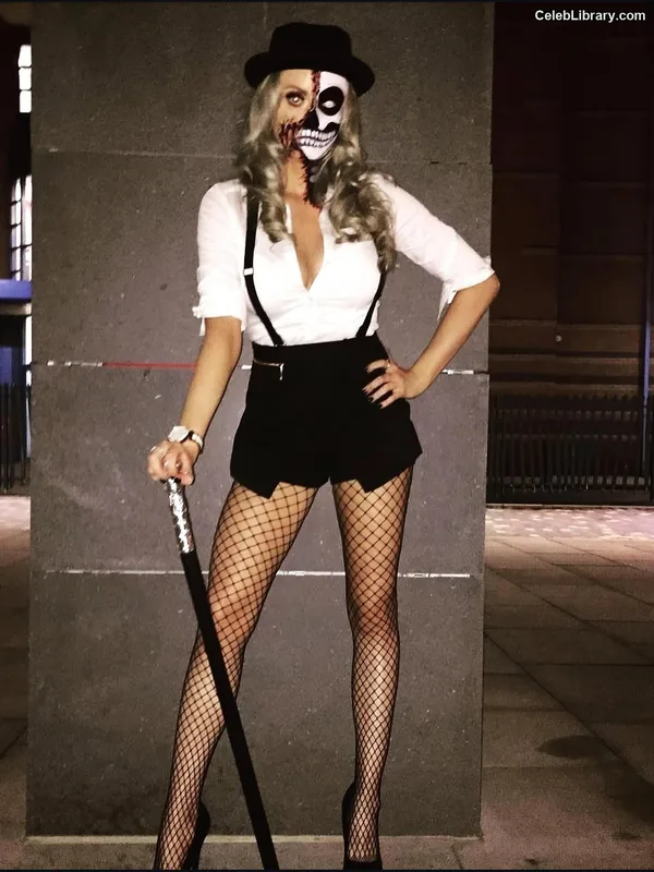Katie McGlynn photo 7 of 61