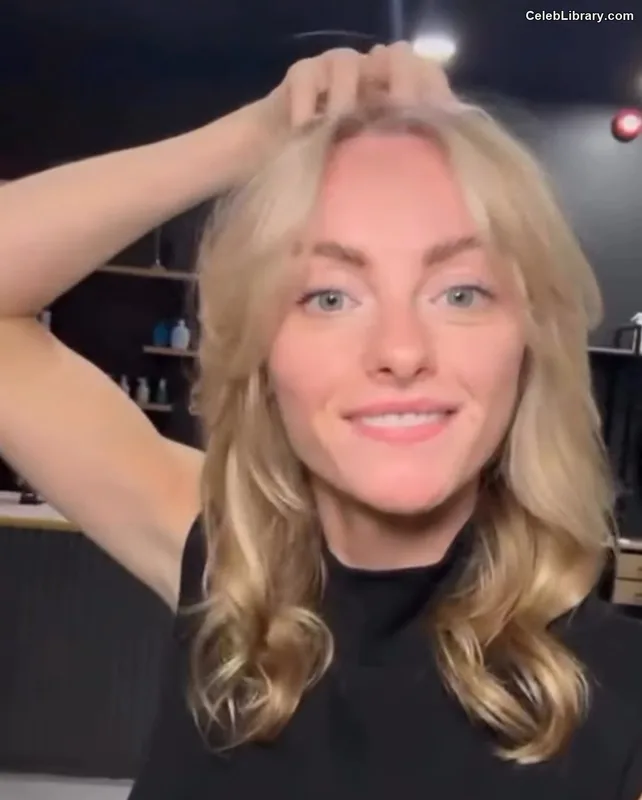 Katie McGlynn photo 4 of 61