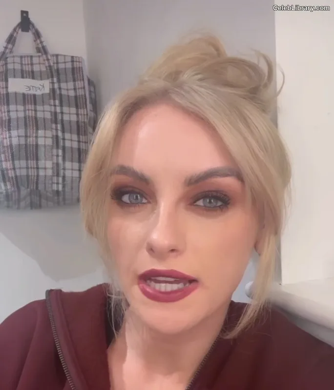 Katie McGlynn photo 7 of 61