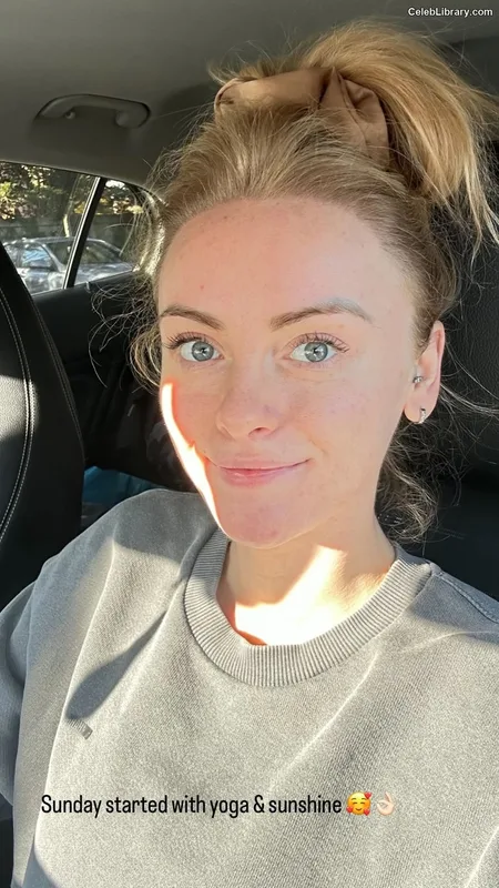 Katie McGlynn photo 17 of 61