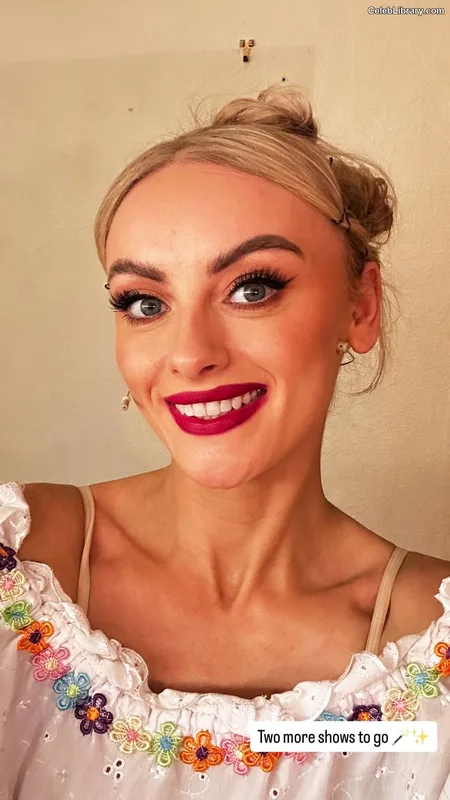 Katie McGlynn photo 24 of 61