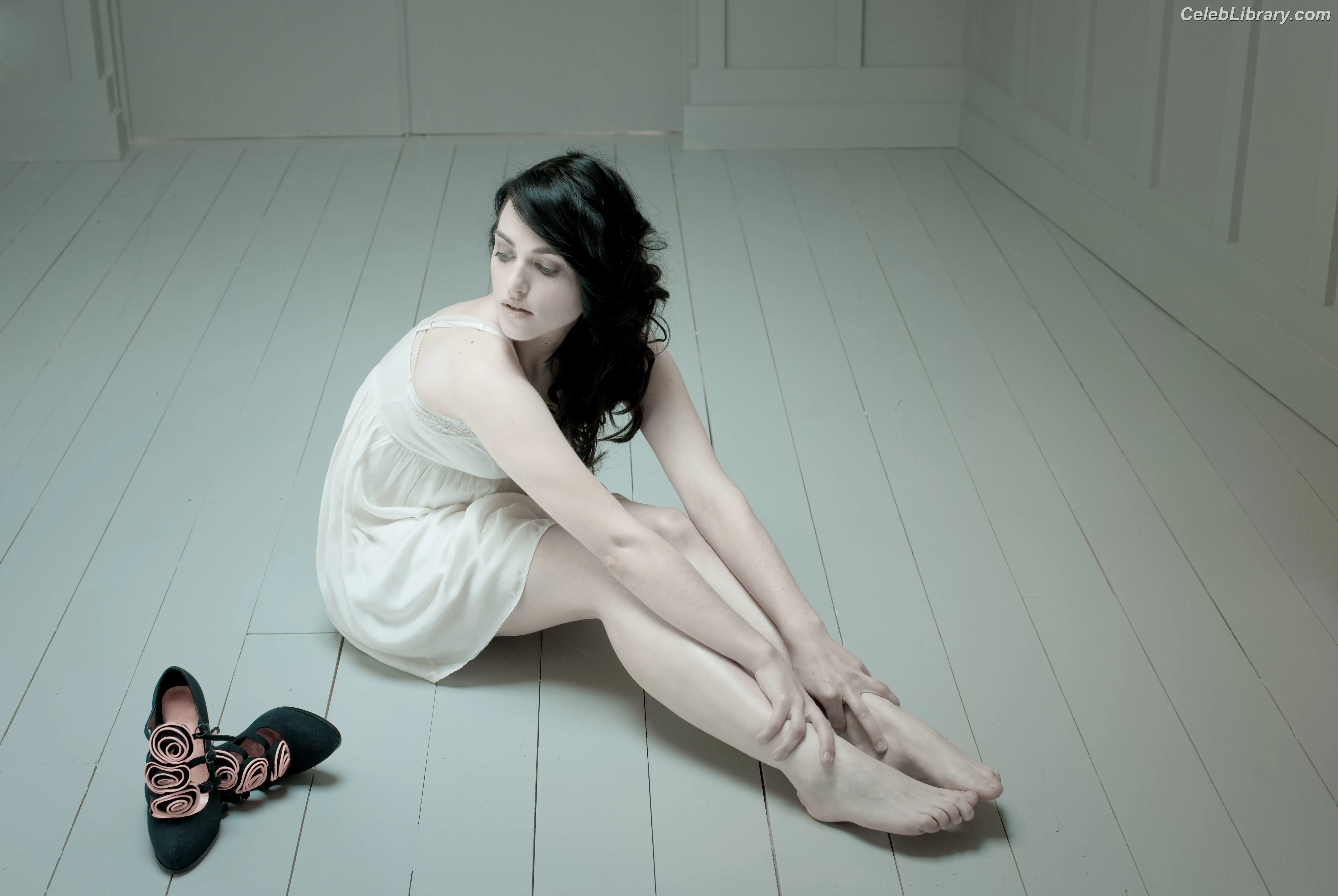 Katie McGrath photo 10 of 156