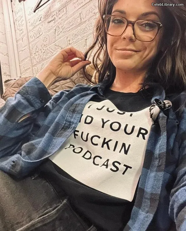 Katie Nolan photo 3 of 60