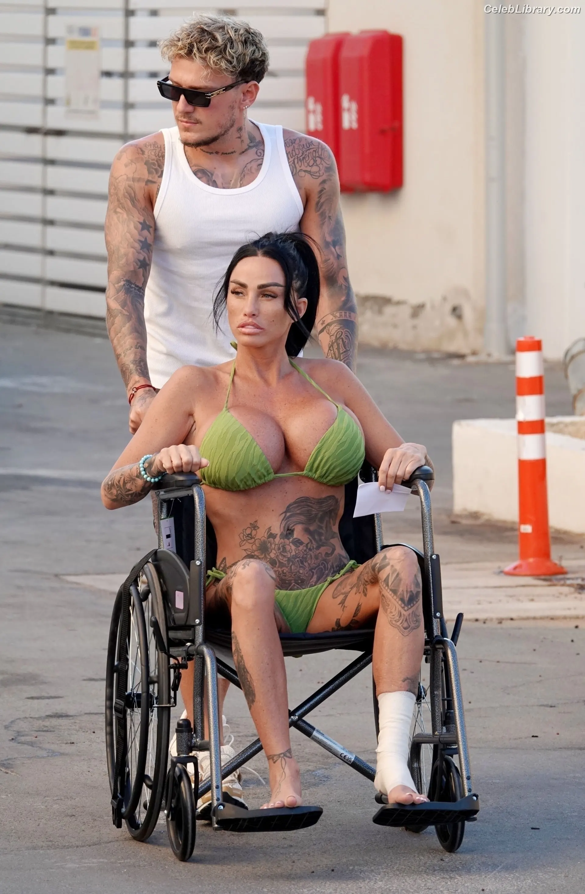 Katie Price photo 20 of 324