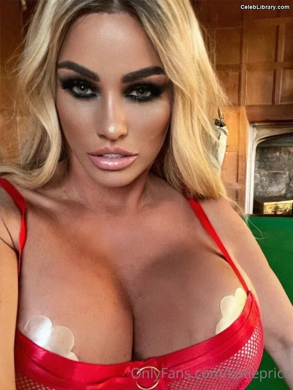 Katie Price photo 4 of 325