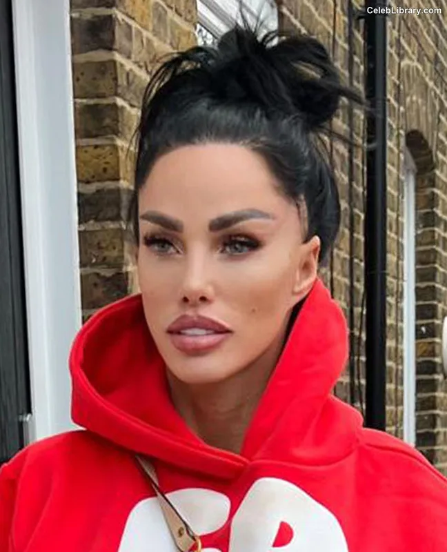 Katie Price photo 24 of 325