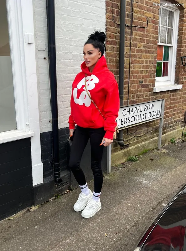 Katie Price photo 6 of 325