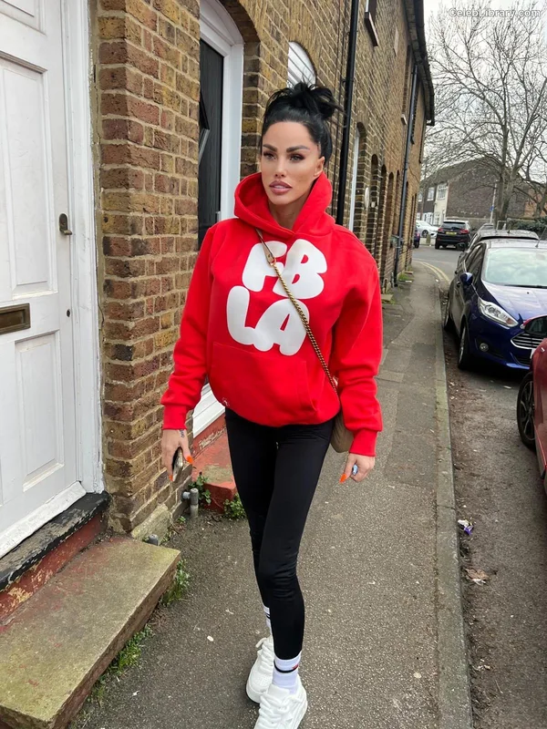 Katie Price photo 8 of 325