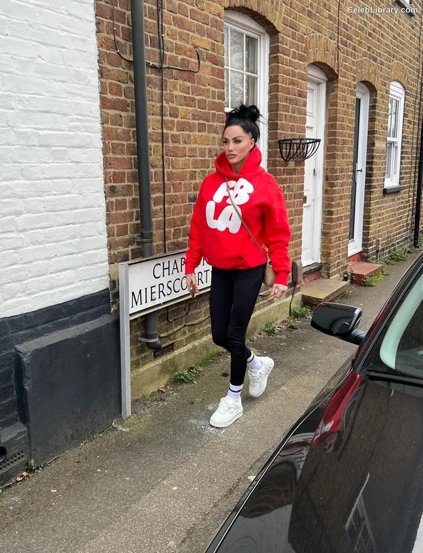 Katie Price photo 9 of 325