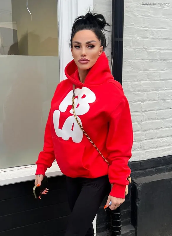 Katie Price photo 10 of 325
