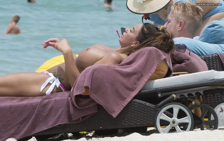 Katie Price photo 2 of 325