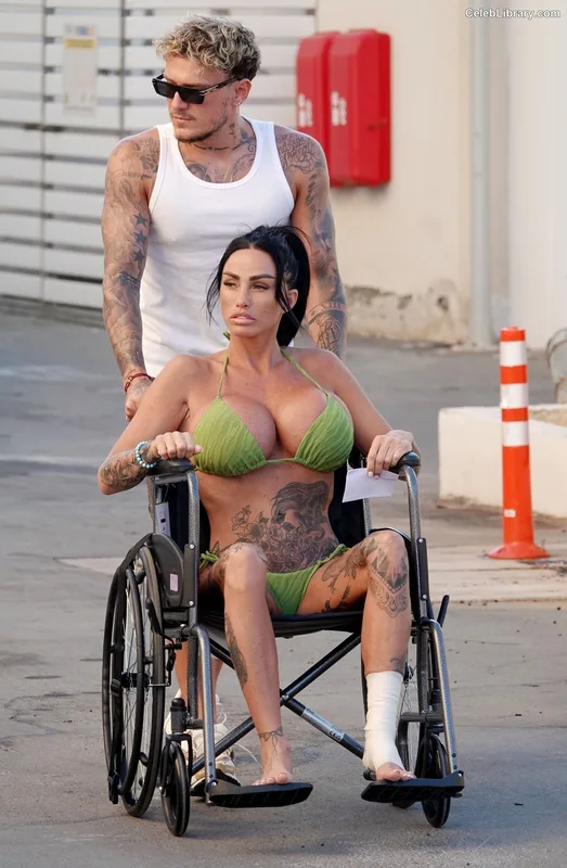Katie Price photo 5 of 325