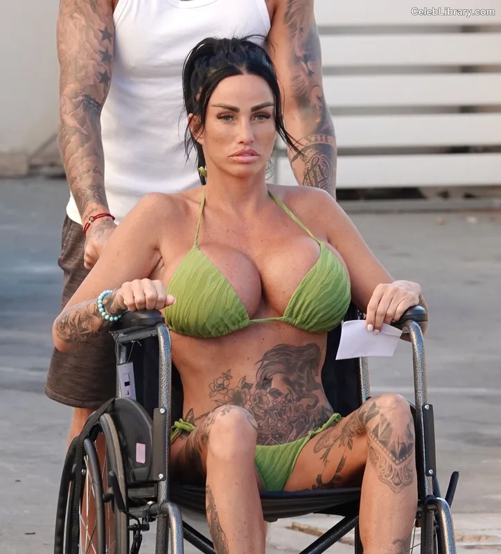 Katie Price photo 10 of 325