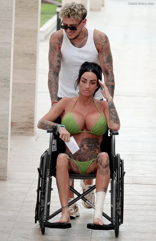 Katie Price photo 11 of 325