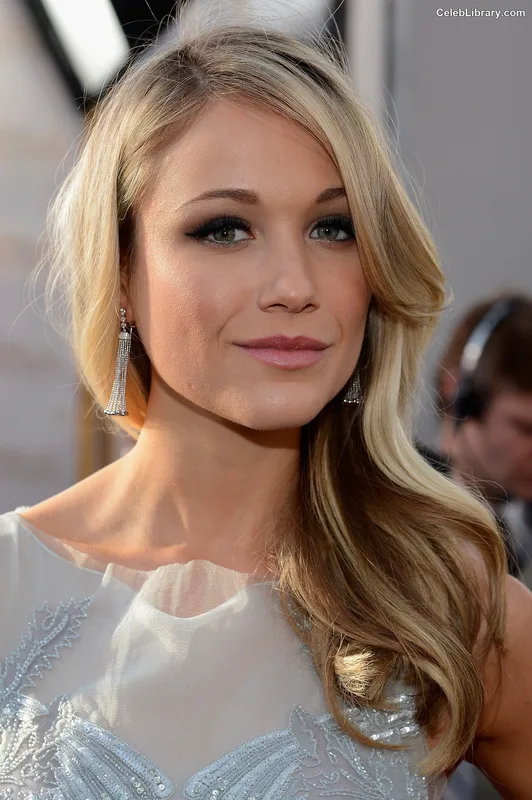 Katrina Bowden photo 2 of 374