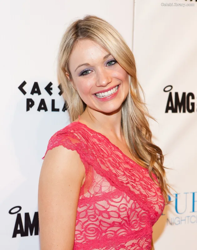 Katrina Bowden photo 6 of 374