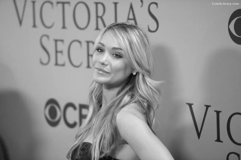 Katrina Bowden photo 17 of 374