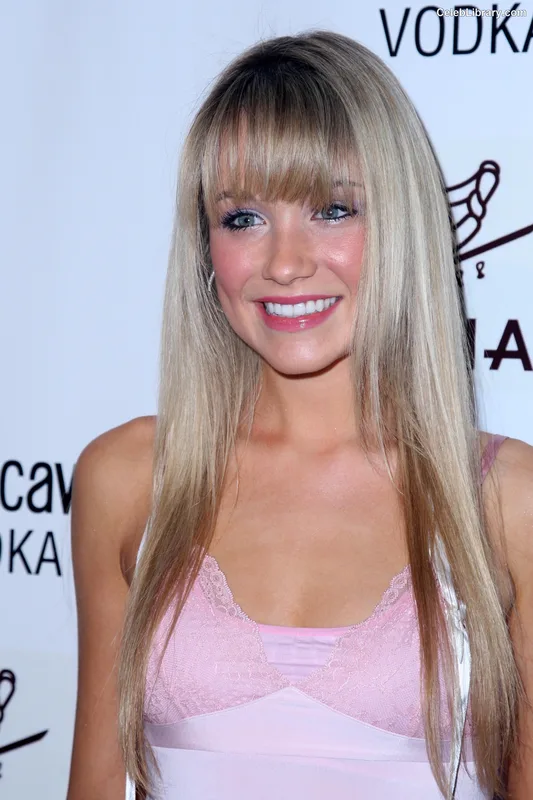 Katrina Bowden photo 4 of 374