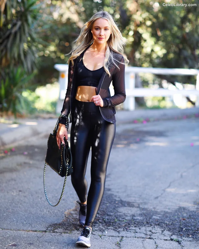 Katrina Bowden photo 7 of 374