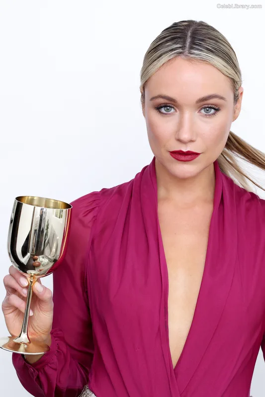 Katrina Bowden photo 8 of 374