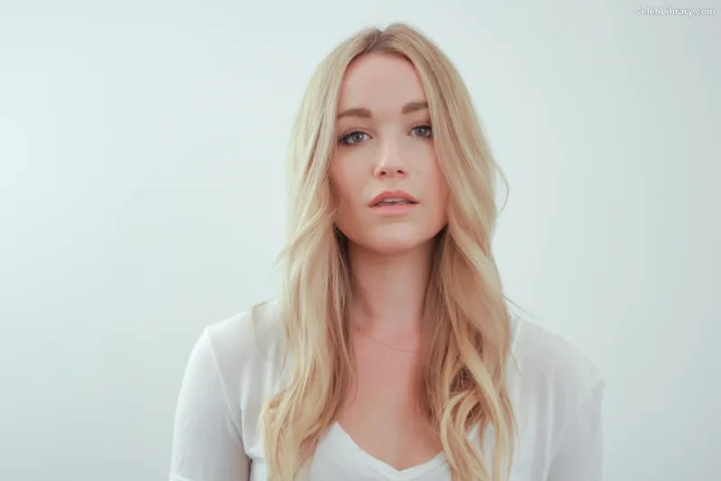 Katrina Bowden photo 4 of 374