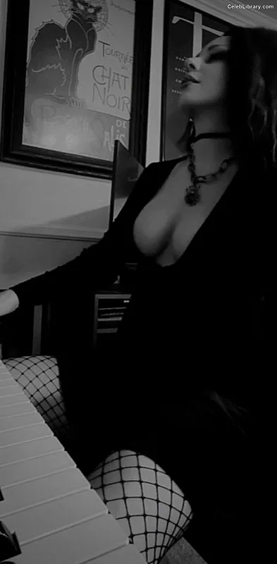 Katt Scarlett photo 24 of 53