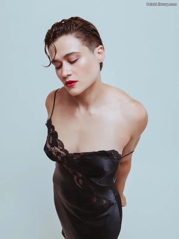 Katy O'Brian photo 12 of 40