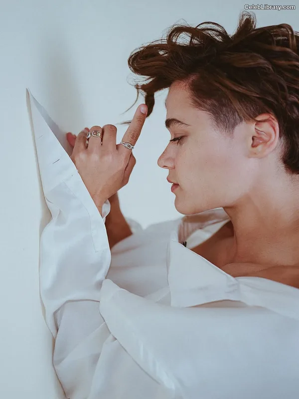 Katy O'Brian photo 17 of 40