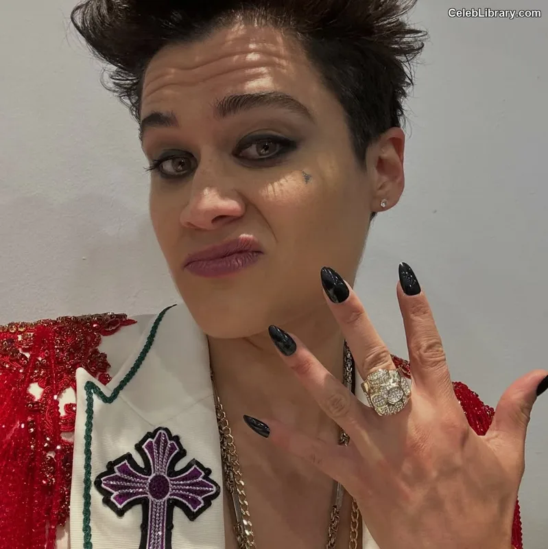 Katy O'Brian photo 24 of 40