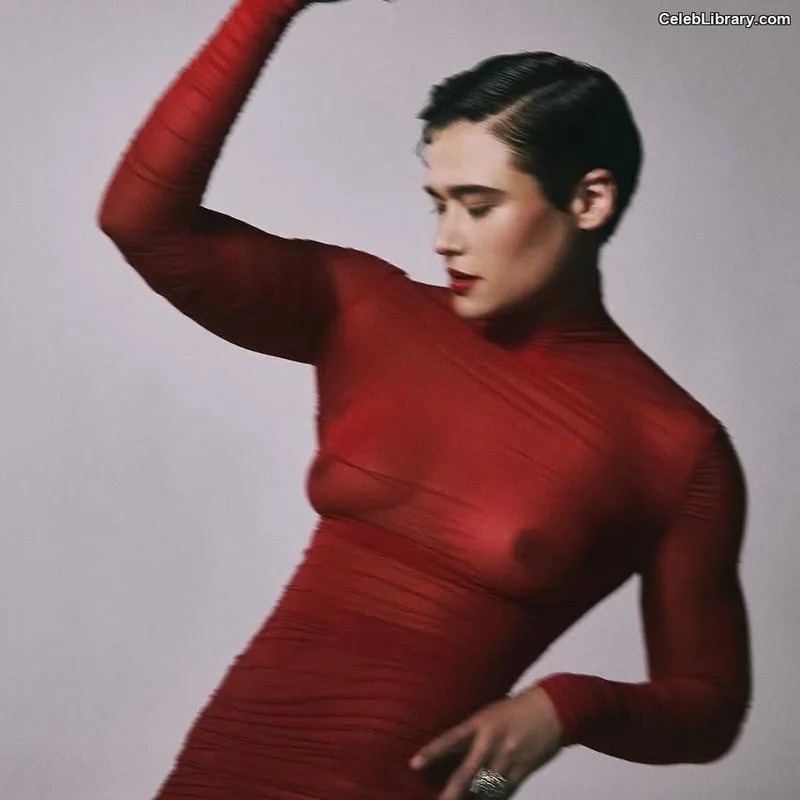Katy O'Brian photo 15 of 40